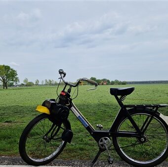 20220510 140042 e1670245685853 - Het Drents Kwartiertje - Solex Huren / Rijden - Dafje Huren / Rijden - Groepsactiviteiten, workshops, teambuilding en trainingen Drenthe