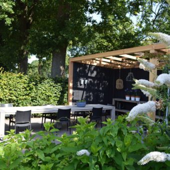 Anderhalve meter terras in Drenthe groepsuitjes