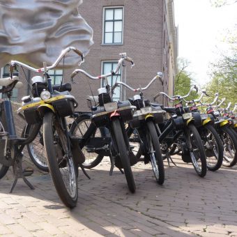 Een vergadering combineren met een solex toertocht. Actief vergaderen bij Assen.