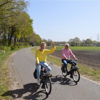 Coronaproof voorjaarsuitje Drenthe solex rijden - Het Drents Kwartiertje - Solex Huren / Rijden - Dafje Huren / Rijden - Groepsactiviteiten, workshops, teambuilding en trainingen Drenthe