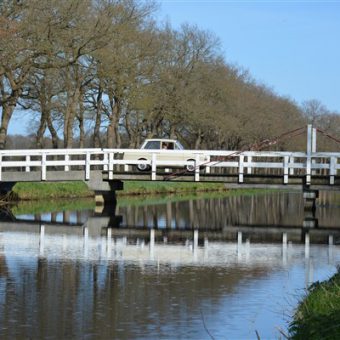 Daf rijden en Drenthe ontdekken. Leuk uitje voor een teamdag, familiedag of personeelsuitje.