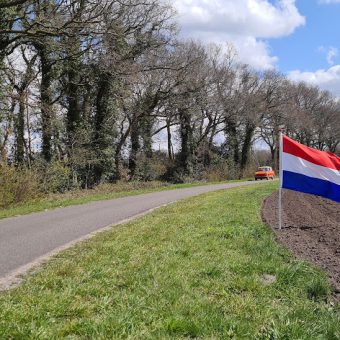 Daf toertocht Koningsdag Drenthe - Het Drents Kwartiertje - Solex Huren / Rijden - Dafje Huren / Rijden - Groepsactiviteiten, workshops, teambuilding en trainingen Drenthe