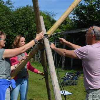 Jullie voeren de outdoor opdrachten uit in teams. Zit er een mol in jullie team? Spannend en ludiek groepsuitje. Oer Drenthe uitje