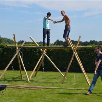 Outdoor teambuilding op het Drentse platteland.