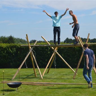 Outdoor uitje bij Assen waarin samenwerking centraal staat. Voer samen met je team de opdrachten uit en win de strijd met de andere teams.