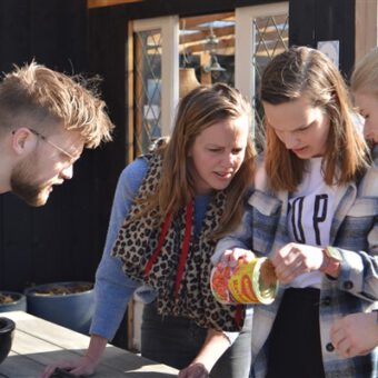 Groepsuitje Drenthe speurtocht 5 - Het Drents Kwartiertje - Solex Huren / Rijden - Dafje Huren / Rijden - Groepsactiviteiten, workshops, teambuilding en trainingen Drenthe