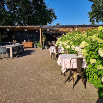 Overdekt terras voor groepsuitjes in drenthe - Het Drents Kwartiertje - Solex Huren / Rijden - Dafje Huren / Rijden - Groepsactiviteiten, workshops, teambuilding en trainingen Drenthe