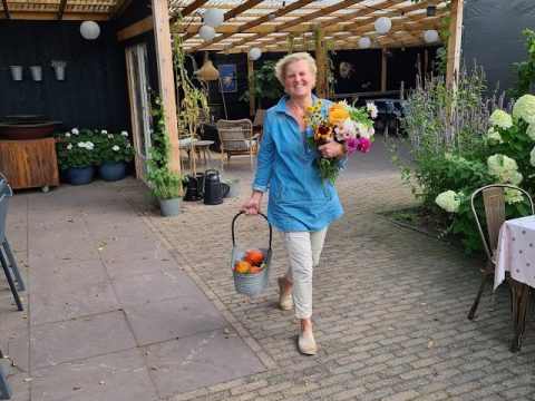 Verse bloemen uit de pluktuin Drenthe Het Drents kwartiertje 1 - Het Drents Kwartiertje - Solex Huren / Rijden - Dafje Huren / Rijden - Groepsactiviteiten, workshops, teambuilding en trainingen Drenthe