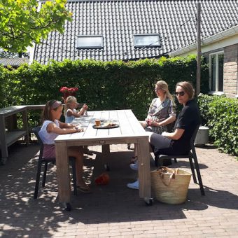 Vriendinnenuitje met de Daf Drenthe - Het Drents Kwartiertje - Solex Huren / Rijden - Dafje Huren / Rijden - Groepsactiviteiten, workshops, teambuilding en trainingen Drenthe