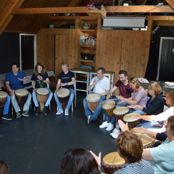 djembe workshop - Het Drents Kwartiertje - Solex Huren / Rijden - Dafje Huren / Rijden - Groepsactiviteiten, workshops, teambuilding en trainingen Drenthe