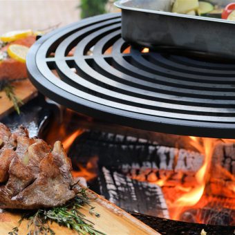 Buiten koken op de Ofyr BBQ. Tijdens de workshop leer je de heerlijkste gerechten te bereiden.