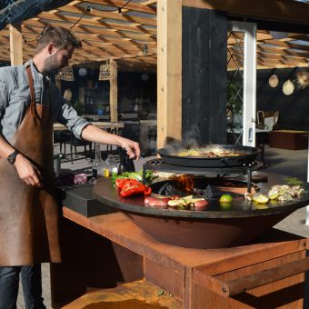 Kookworkshop outdoor cooking op de Ofyr; stoer en culinair uitje in Drenthe.