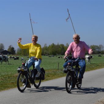 Solex toertocht over het Drentse platteland in het voorjaar