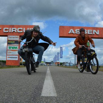 Rijdt de oude TT route op de solex; ontdek Drenthe en neem een kijkje bij het TT circuit.