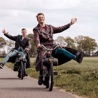 Solex rit over de Drentse hooglanden. Leuke activiteit voor jullie dagje uit in Drenthe.