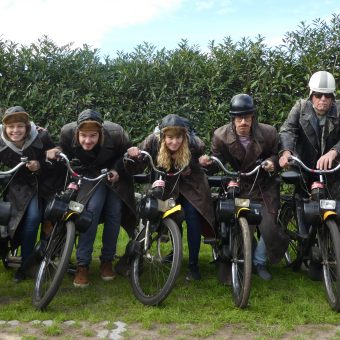 Dafje uit in Drenthe en solex rijden bij het Drents kwartiertje. Solex huren Drenthe.