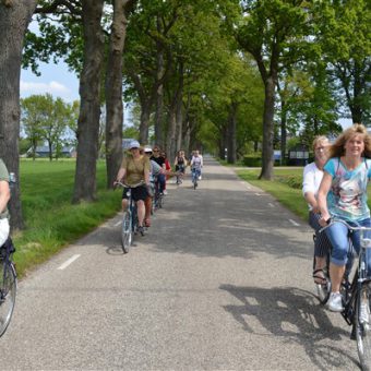 Fietstocht op de tandem bij Assen. Hartje Drenthe verkennen op de tandem.