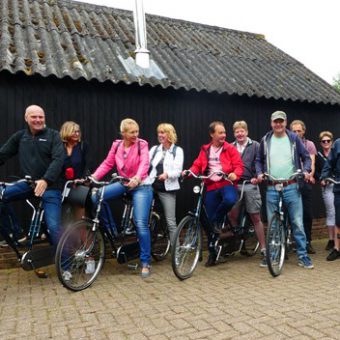 tandem uitje e1608544254479 - Het Drents Kwartiertje - Solex Huren / Rijden - Dafje Huren / Rijden - Groepsactiviteiten, workshops, teambuilding en trainingen Drenthe