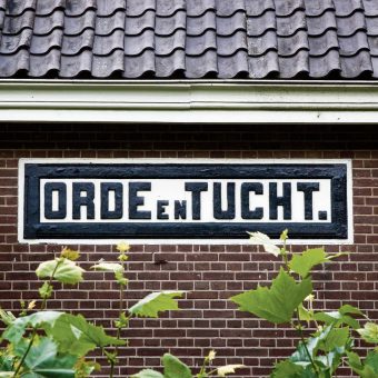 Daf rijden in Drenthe en het gevangenismuseum in Veenhuizen bezoeken.