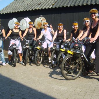 Drenthe ontdekken op de solex. Solex rijden staat garant voor een hoop lol tijdens jullie uitje.