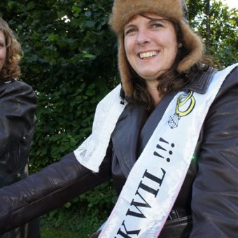 Solex toertocht vrijgezellenfeest bij het Drents kwartiertje.